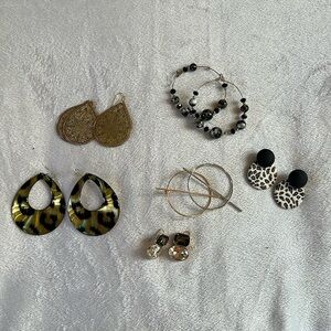 6 pairs of fashion earrings all pierced